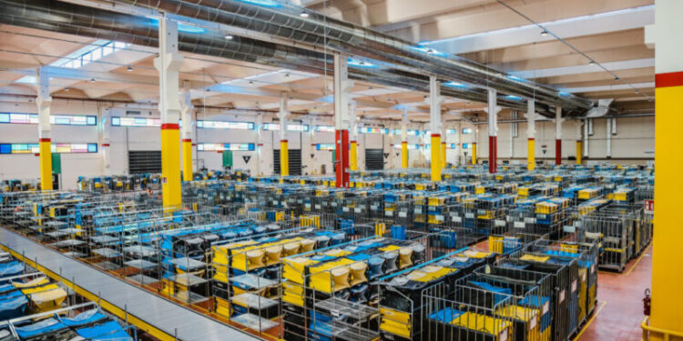 Amazon annuncia nuovi investimenti e assunzioni nel Centro-Sud Italia